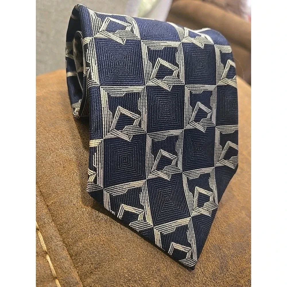 Geoffrey Beene Silk Tie Blk Gold Geometric Square Pattern Italian Fabric Classic